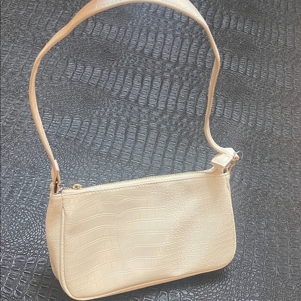 Elegant Cream Croc-Embossed Shoulder Bag